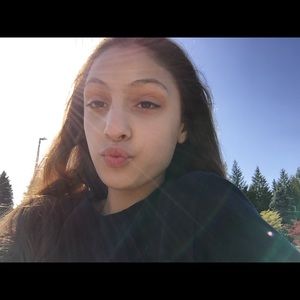 Meet your Posher, Naiomi